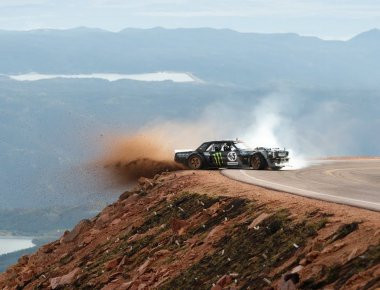 Βίντεο: Ο Ken Block στο Climbkhana να ανεβαίνει με το «πλάι» το Pikes Peak